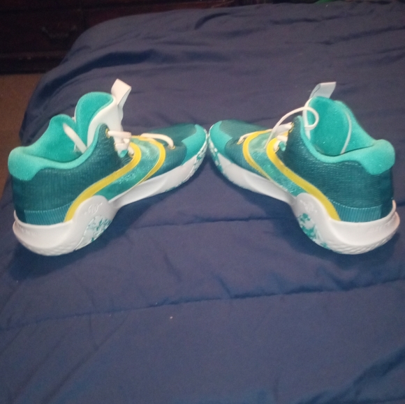 Nike shoes - Picture 6 of 15